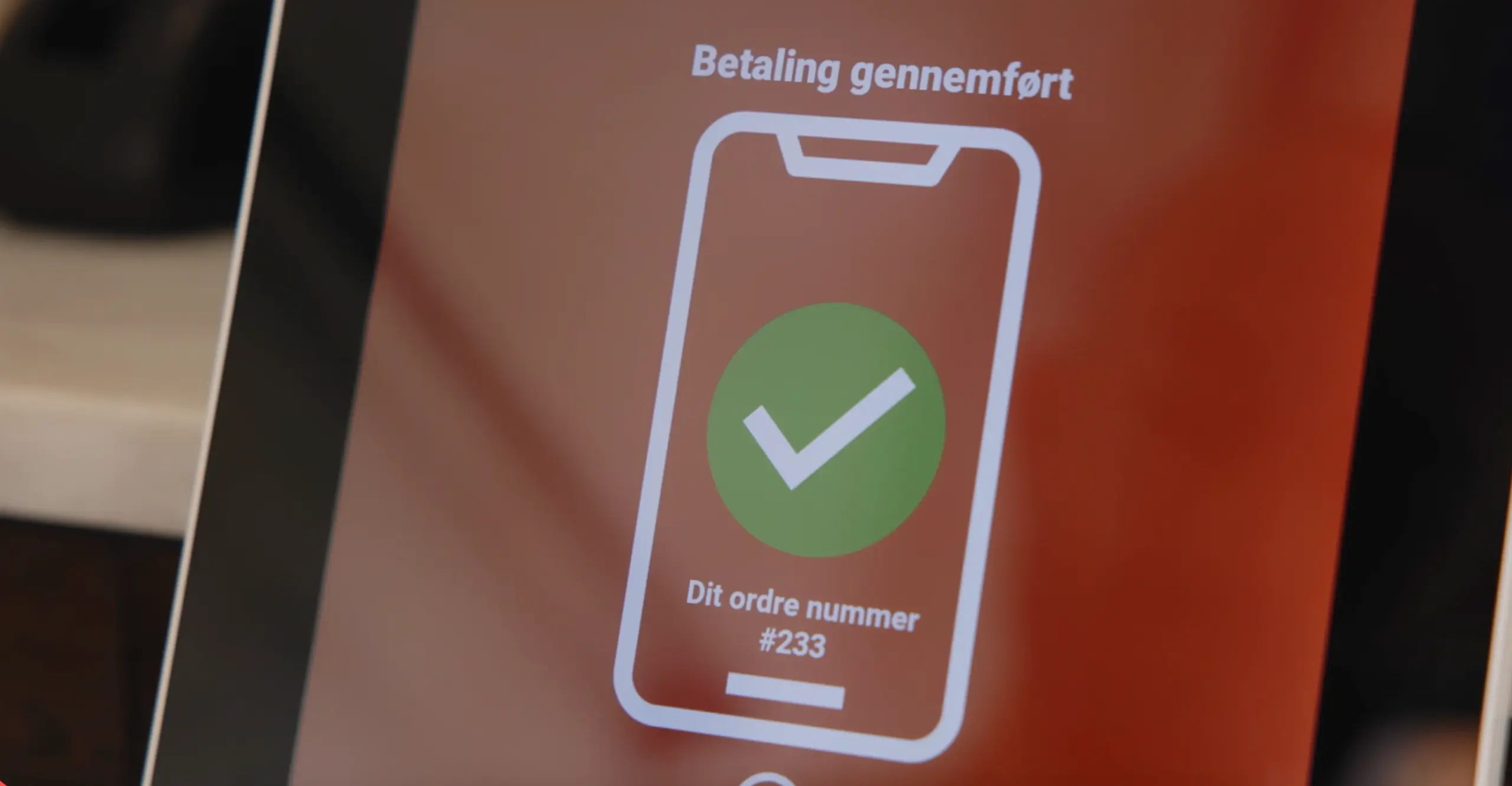 FoodlyOn selvbetjeningsmenu vist på en kioskskærm
